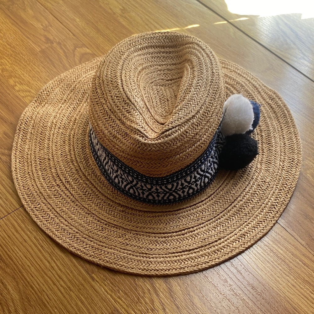 Boho
Tan Straw Hat